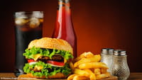 Caixas de fast food possuem químicos perigosos