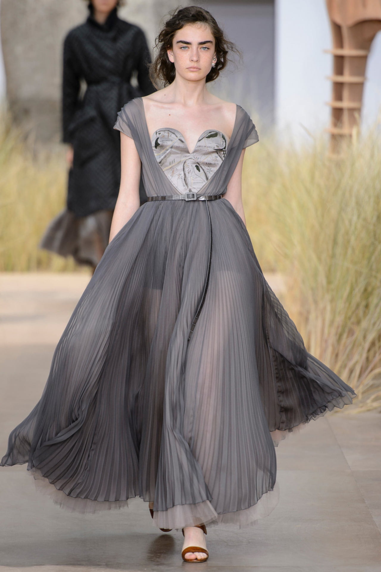 Viagens de Christian Dior inspiram desfile de alta-costura - A