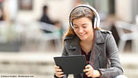 Ouvir música reduz a criatividade, diz estudo
