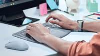 Microsoft lança teclado ergonômico