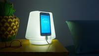 Abajur usa smartphone para iluminar