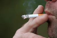 Jovens de países pobres são mais vulneráveis ao cigarro