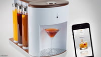 Máquina prepara drinques com um clique