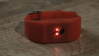 Pulseira dá choque em quem gasta demais